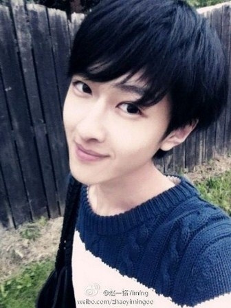 Với khuôn mặt xinh đẹp hút hồn, những bức ảnh của Yiming Zhao đã làm thổn thức bao chàng trai.