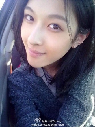 “Cô gái” xinh đẹp nhắc đến có tên Yi