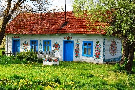 Khám phá ngôi làng “lòe loẹt” nhất Ba Lan - 1 Từ thời xa xưa, những người phụ nữ của làng