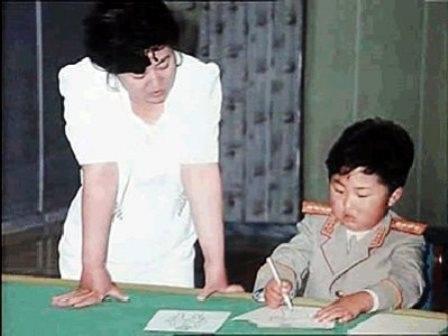 Nhìn lại ảnh thời trẻ của 28 nhân vật nổi tiếng thế giới - 12 Lãnh đạo tối cao của Triều Tiên - ông Kim jong-Un (Kim Chính Ân)