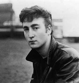 Nhìn lại ảnh thời trẻ của 28 nhân vật nổi tiếng thế giới - 14 John Lennon - ca sĩ, nhạc sĩ người Anh đồng thời là thủ lĩnh của nhóm nhạc huyền thoại The Beatles