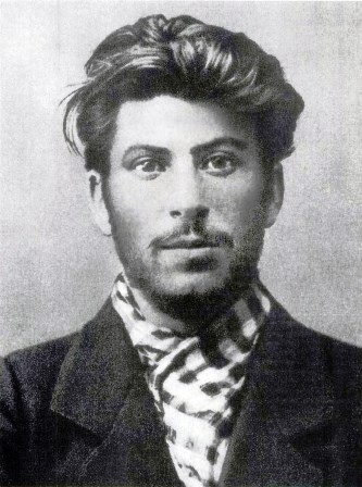 Nhìn lại ảnh thời trẻ của 28 nhân vật nổi tiếng thế giới - 26 Joseph Stalin -
