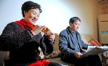 Dùng tóc của chính mình để đan áo suốt 11 năm - 1 Bà