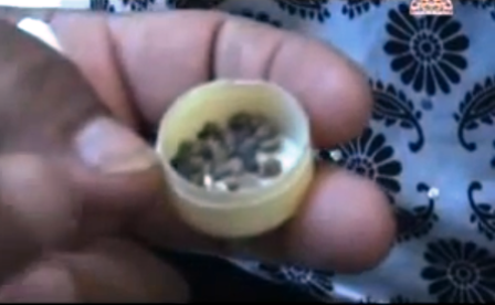 Những viên đá được hình thành từ đôi mắt của bé 