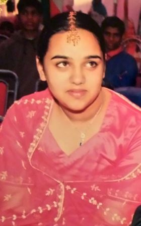 Trước khi mắc bệnh lạ, Harnaam Kaur là một cô gái xinh đẹp đầy nữ tính