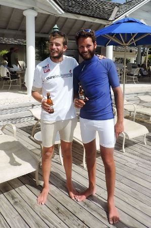 Hai người đã chèo thuyển lênh đên trên biển suốt 50 ngày trời