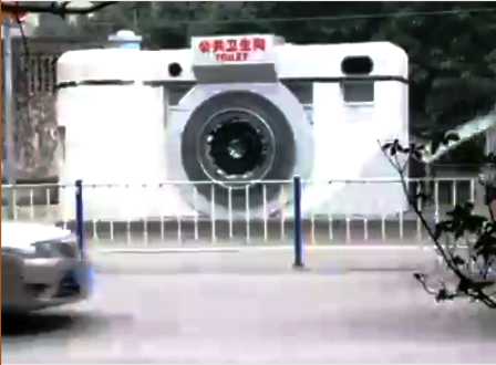 Độc đáo nhà vệ sinh công cộng hình... máy ảnh kỹ thuật số