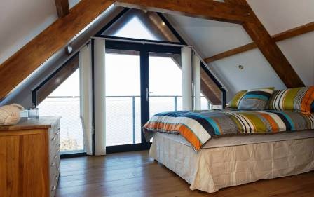 Dãy nhà vệ sinh được ông Nick cải biến lại thành nhà ở sang trọng