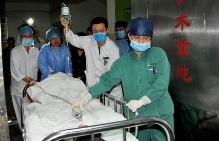 Cậu bé Chen quyết định xin chết để dùng nội tạng của mình cứu mẹ và 2 bệnh nhân khác