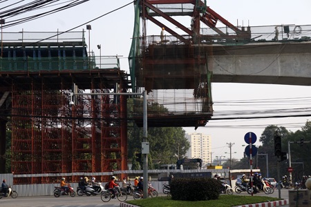 Tổng thầu Trung Quốc bị Ban Quản lý Dự án Đường sắt nhắc nhở - 1 Công trường thi công Dự án đường sắt Cát Linh - Hà Đông (ảnh: Hữu Nghị)