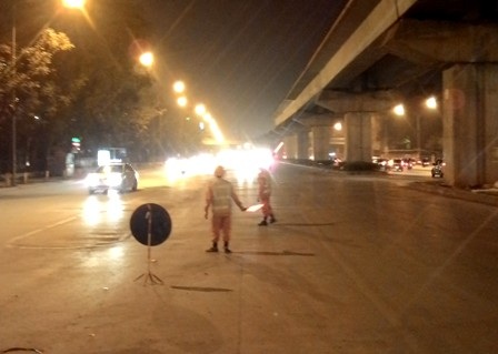 Đêm trên công trường Dự án đường sắt Cát Linh - Hà Đông - 3 Phân luồng giao thông đảm bảo thi công