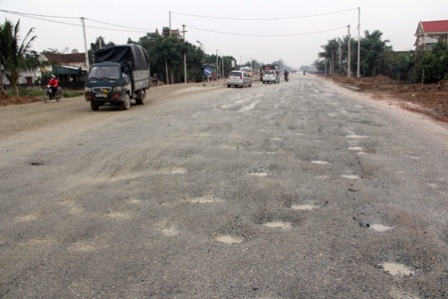 Một Phó Tổng giám đốc PMU1 bị đình chỉ chức vụ - 1 Một đoạn của Dự án mở rộng QL1 (ảnh minh họa)