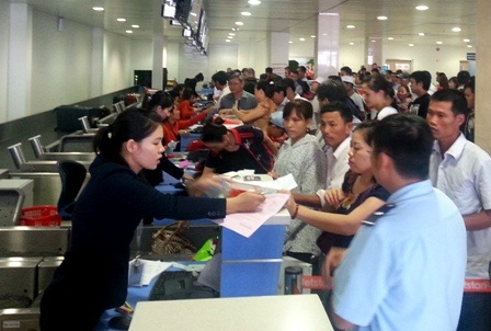 Nhân viên hàng không tại các CHK-SB chưa thực sự chuyên nghiệp (ảnh chỉ có tính chất minh họa)