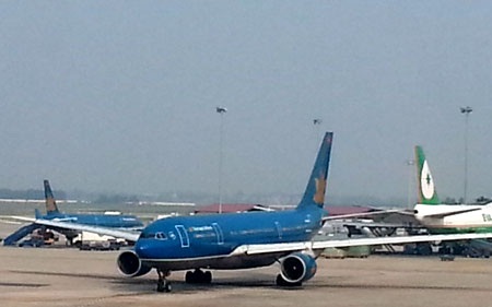 Gia tăng "vấn nạn" dọa bom, mang súng lên máy bay - 1 Trong 9 tháng qua, đã có 436 sự cố an ninh an toàn hàng không xảy ra