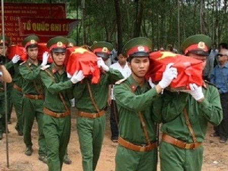 Ra mắt chương trình “Đi tìm đồng đội” - 1 Việc tìm kiếm và quy tập hài cốt liệt sỹ có rất nhiều khó khăn (ảnh: Báo Yên Bái)