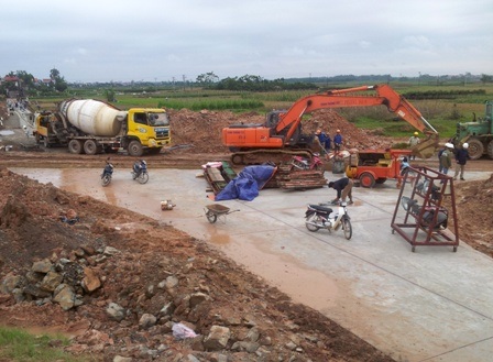 Con đường Bộ trưởng Thăng hứa “trả” cho dân đã hoàn thành đúng hẹn - 3 Hầm đường nối liền từ thôn xóm ra đồng, phục vụ việc đi lại và sản xuất của bà con