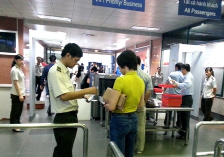 Liên tiếp phát hiện hành khách sử dụng giấy tờ giả đi máy bay - 1 Khu vực kiểm tra an ninh ga quốc nội, sân bay quốc tế Nội Bài