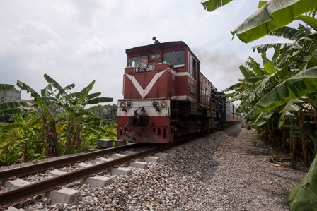 Thông tuyến đường sắt Yên Viên - Lào Cai dài 285km - 1 Tuyến đường sắt Yên Viên - Lào Cai là tuyến quan trọng, dài 285km theo hướng Tây Bắc
