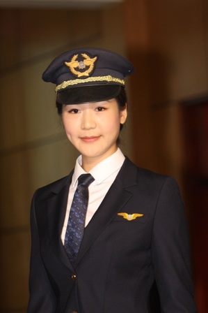 Ra mắt hình ảnh mới của phi công, tiếp viên Vietnam Airlines - 3 Phi công Vietnam Airlines trong đồng phục mới