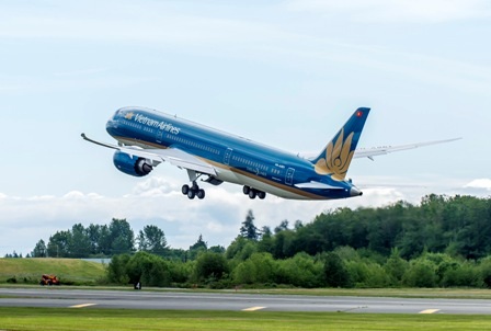 Boeing 787 của Việt Nam bay trình diễn tại triển lãm hàng không quốc tế - 1 Chiếc máy bay 787-9 đầu tiên của Vietnam Airlines