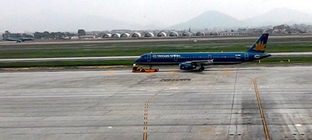 Hiện tại, sân bay Nội Bài mới có 2 đường CHC với công suất tối đa khoảng 25 triệu hành khách/năm