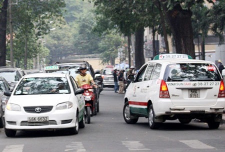 Taxi thiếu thiết bị giám sát hành trình sẽ được hoãn phạt (ảnh minh họa: Hạ Nguyên)