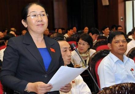 Người chuyển giới: Không từ chối hoàn toàn, không chấp nhận dễ dãi - 2 Đại biểu Quốc hội Võ Thị Dung - đoàn TPHCM (ảnh: Ngọc Châu)