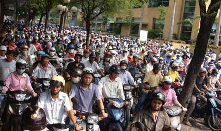 Xe máy phải kiểm định khí thải mới được lưu hành - 1 Số lượng xe máy được đăng ký ở Hà Nội và TPHCM chiếm gần 25% tổng số xe cả nước