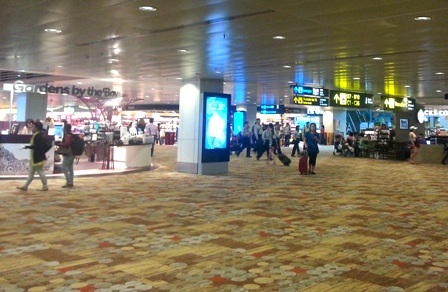 Bị từ chối nhập cảnh Singapore: "Đi du lịch mà bị giam cầm, lăn tay như tội phạm!" - 2 Changi - Singapore là sân bay quốc tế đẳng cấp 5 sao, mọi chi phí tại sân bay này vô cùng đắt đỏ
