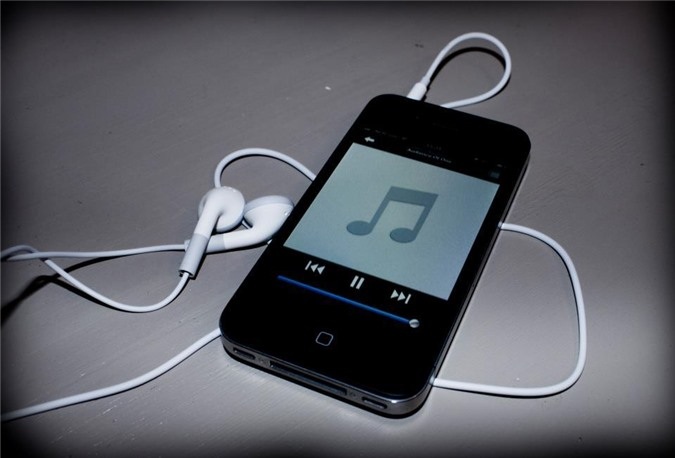 7 tác dụng có thể bạn chưa biết của iPhone cũ - 4 Một trong những tính năng độc đáo của iPhone đó là nó có thể làm thay nhiệm vụ của chiếc remote