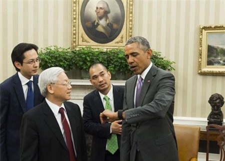 Cận cảnh chiếc đồng hồ của tổng thống Mỹ Barack Obama - 1 Ông Obama khi tiếp Tổng bí thư