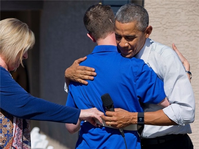Cận cảnh chiếc đồng hồ của tổng thống Mỹ Barack Obama - 8 Cũng như khi tham gia các hoạt động từ thiện