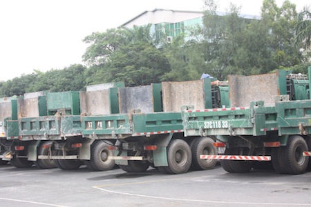 Doanh nghiệp ký cam kết không chở quá tải trọng cho phép - 2 Những chiếc xe hổ vồ đã được cắt thùng.