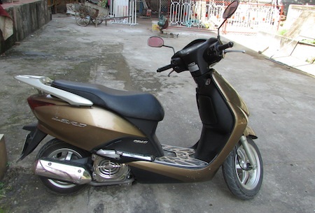 Đi đám cưới gửi xe ở khách sạn bị kẻ trộm cạy cốp lấy tiền - 2 Đi đám cưới gửi xe ở khách sạn bị kẻ trộm cạy cốp lấy tiền