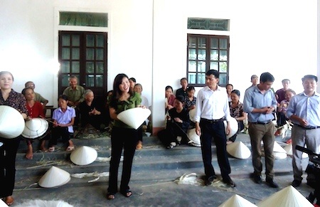 Người Phù Việt, Thạch Hà (Hà Tĩnh) vừa làm, vừa hát những câu hò, điệu ví mượt mà, đằm thắm