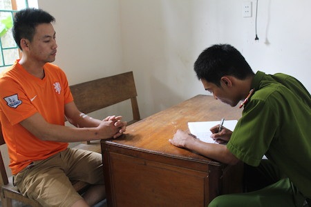 Tài xế Nguyễn Văn Cảnh bị thương nhẹ và đã chủ động đến trụ sở công an huyện Nghi Lộc để trình báo.