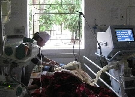 Bệnh nhân K. được các bác sỹ BVĐK Quỳnh Lưu cứu sống sau khi uống thuốc sâu tự tử.