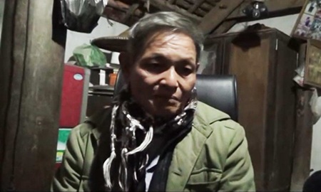 Cha mẹ thắt lòng ngóng tin con trai, con dâu cùng mắc kẹt trong hầm - 3 Vợ chồng ông Diệm từ ngày nhận tin dữ, ở quê nhà như đứng ngồi không yên.