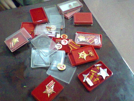 Ký ức của người lính 20 năm bảo vệ Bác Hồ - 4 Đi theo năm tháng những chiến công xứng đáng với những danh hiệu mà ông Minh đón nhận được.