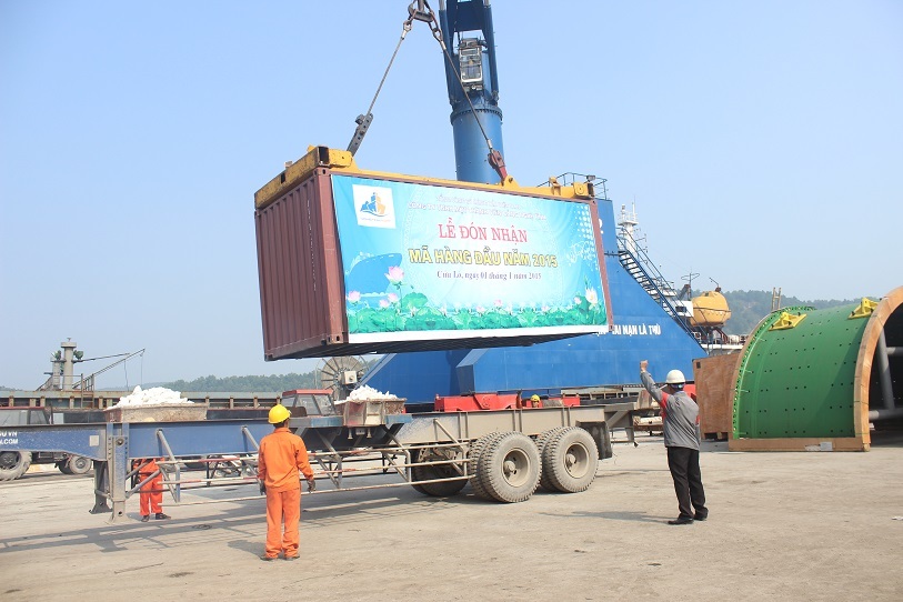 Cảng Nghệ Tĩnh đã đón gần 1.000 lượt tàu nhận, trả hàng - 2 Mã hàng đầu năm 2015 được cập cảng Cửa Lò.