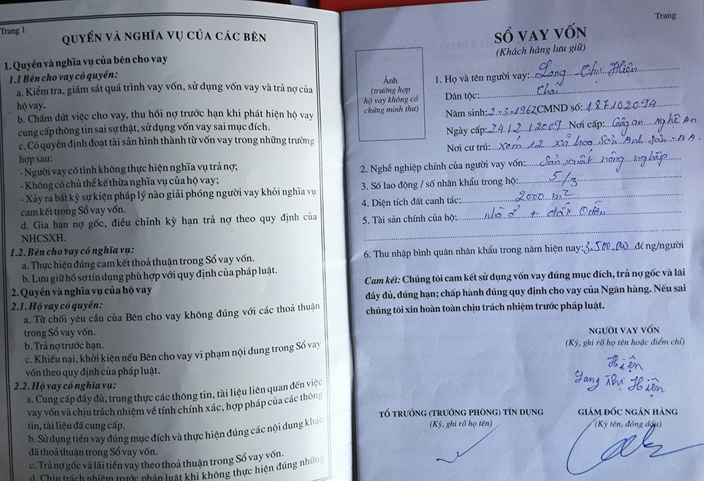 Hai chị em gầy guộc mong một lần được đi khám viện - 7 Khổ quá, nên bà Hiên phải vay vốn ngân hàng để lo lót cuộc sống cho những đứa con bệnh tật.