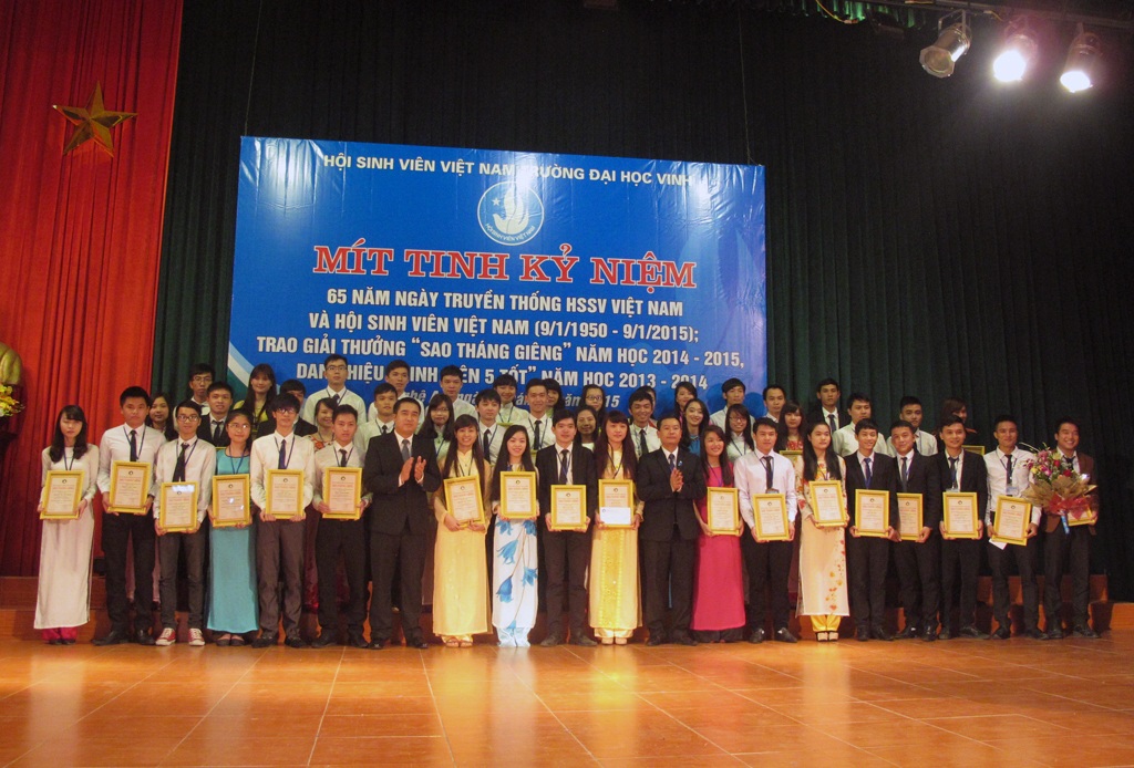 Tuyên dương các “Sao Tháng Giêng” và “Sinh viên 5 tốt” - 5 Tuyên dương các “Sao Tháng Giêng” và “Sinh viên 5 tốt”
