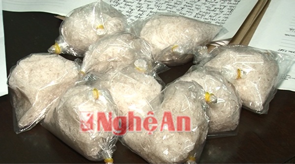 Bắt đối tượng dùng vũ khí nóng, cùng ma túy đá, heroin - 1 Số ma túy đá (Ảnh: BNA)