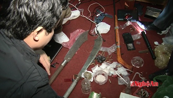 Bắt đối tượng dùng vũ khí nóng, cùng ma túy đá, heroin - 2 Tang vật thu giữ được tại nhà tiêng (Ảnh: BNA)