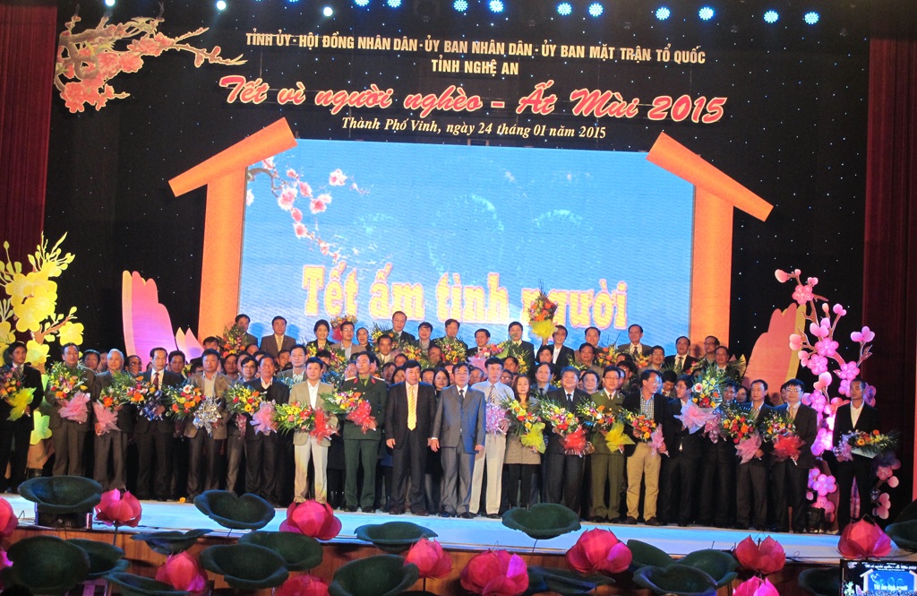 Hơn 31 tỷ đồng ủng hộ “Tết vì người nghèo Ất Mùi 2015” - 5 Buổi giao lưu đối thoại trực tiếp trong chương trình Tết vì người nghèo - Ất Mùi 2015.