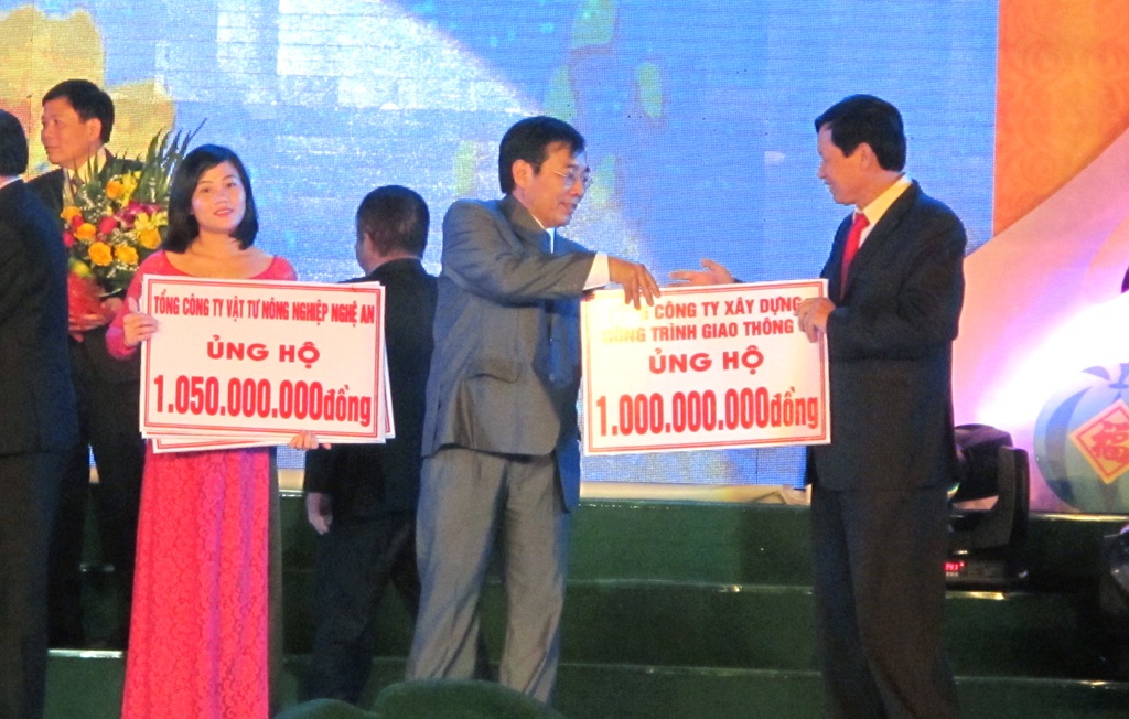 Hơn 31 tỷ đồng ủng hộ “Tết vì người nghèo Ất Mùi 2015” - 3 Buổi giao lưu đối thoại trực tiếp trong chương trình Tết vì người nghèo - Ất Mùi 2015.