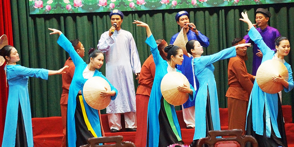 Chuẩn bị sẵn sàng cho Lễ vinh danh di sản “Dân ca Ví, Giặm Nghệ Tĩnh” - 3 Một vở diễn về dân ca Ví, Giặm trong buổi họp báo.