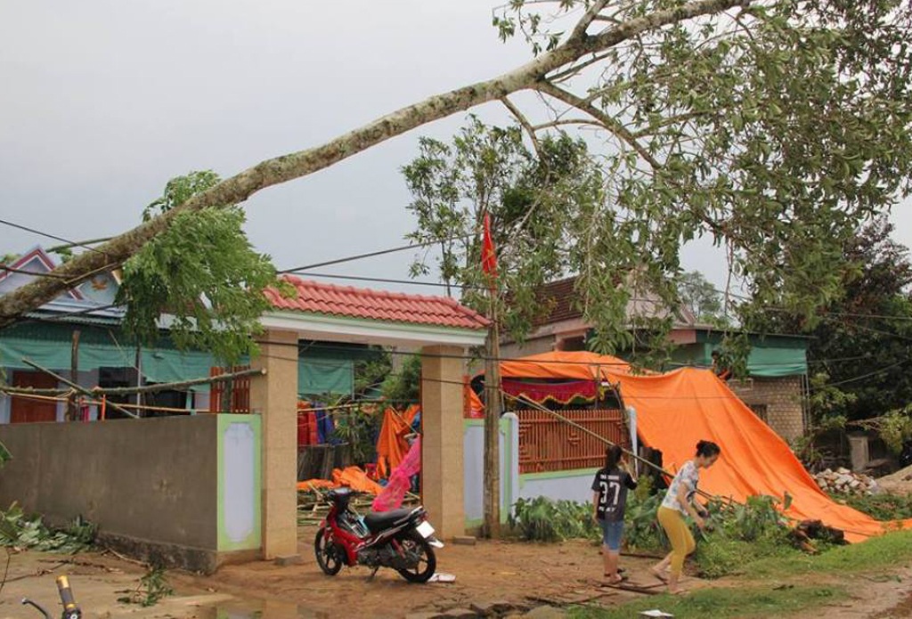 Tại địa bàn xã Thanh Giang (Thanh Chương) có đến 300 ngôi nhà bị tốc mái, hư hỏng nặng.