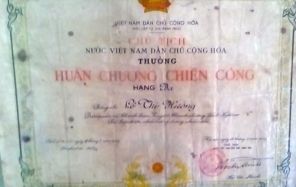 Gặp lại cô dân quân nhỏ dùng liềm bắt sống giặc Mỹ - 2 Gặp lại cô dân quân nhỏ dùng liềm bắt sống giặc Mỹ