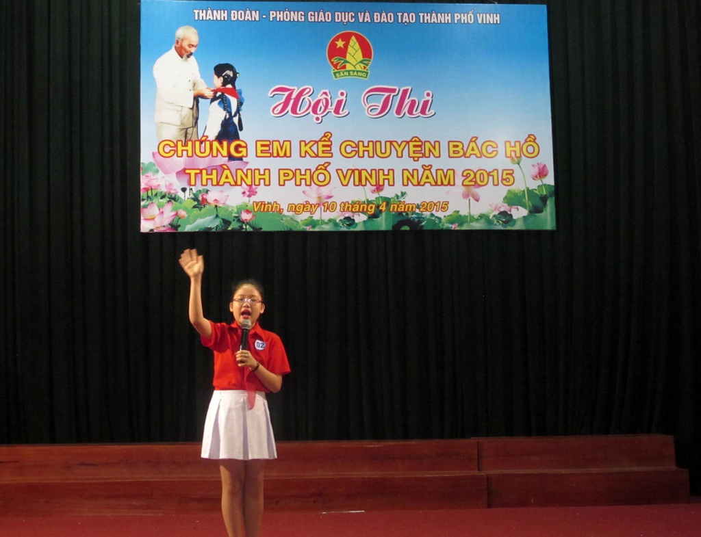Thiếu nhi Nghệ An thi "kể chuyện Bác Hồ" - 2 Có 52 thí sinh đến từ 52 chi đội đã tham gia phần thi kể chuyện về Bác Hồ.